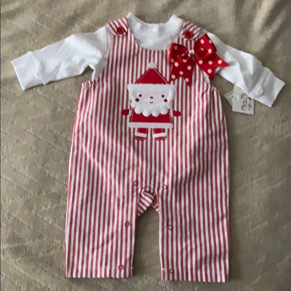 Adorable NWT 0-3 months Christmas 2pc ..smoke free